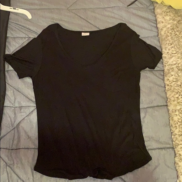 black v-neck shirt - Picture 1 of 2